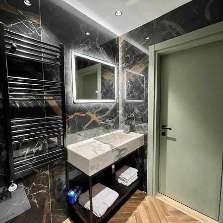 Queens Luxury Apartments Tiranë Ngoại thất bức ảnh
