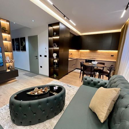 Queens Luxury Apartments Tiranë Ngoại thất bức ảnh