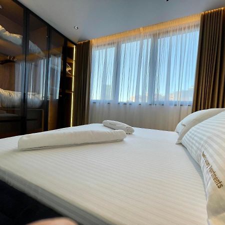 Queens Luxury Apartments Tiranë Ngoại thất bức ảnh