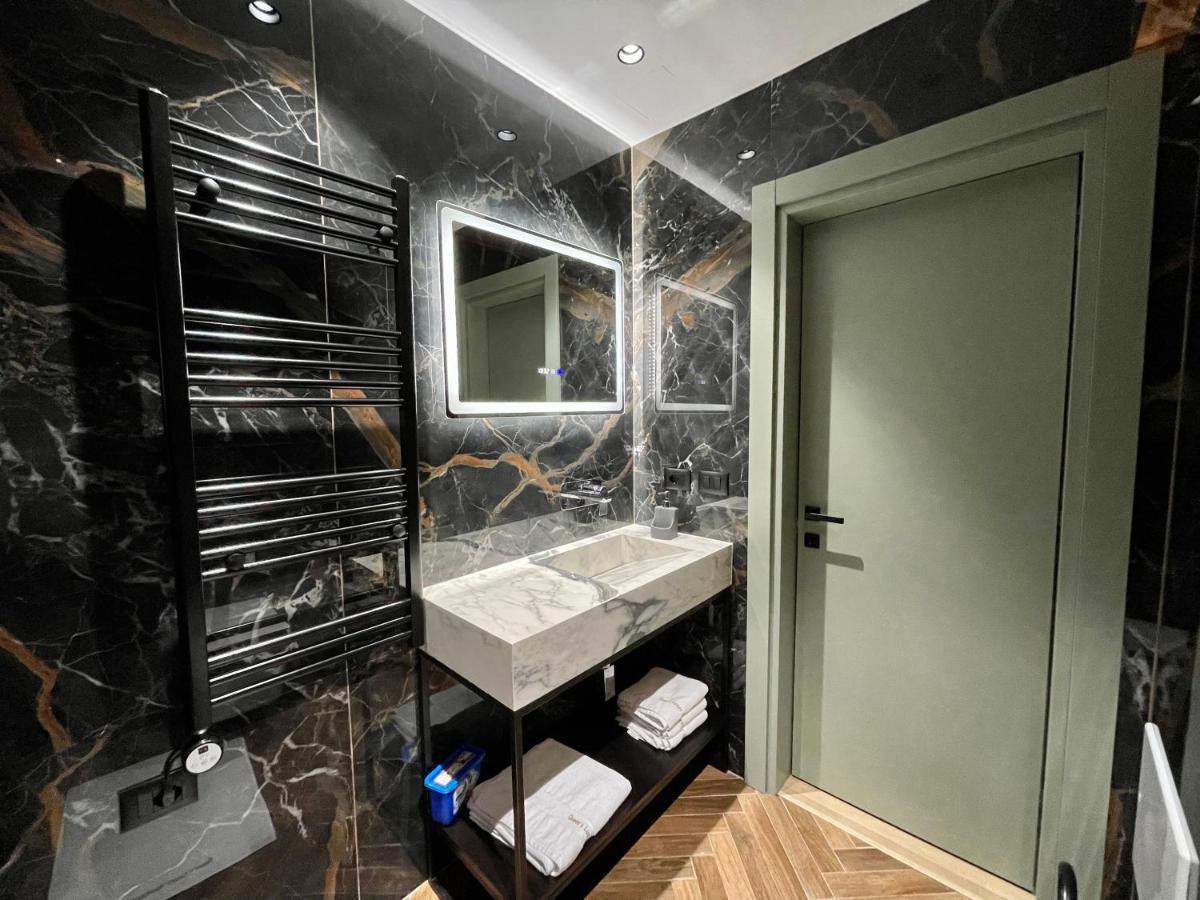 Queens Luxury Apartments Tiranë Ngoại thất bức ảnh
