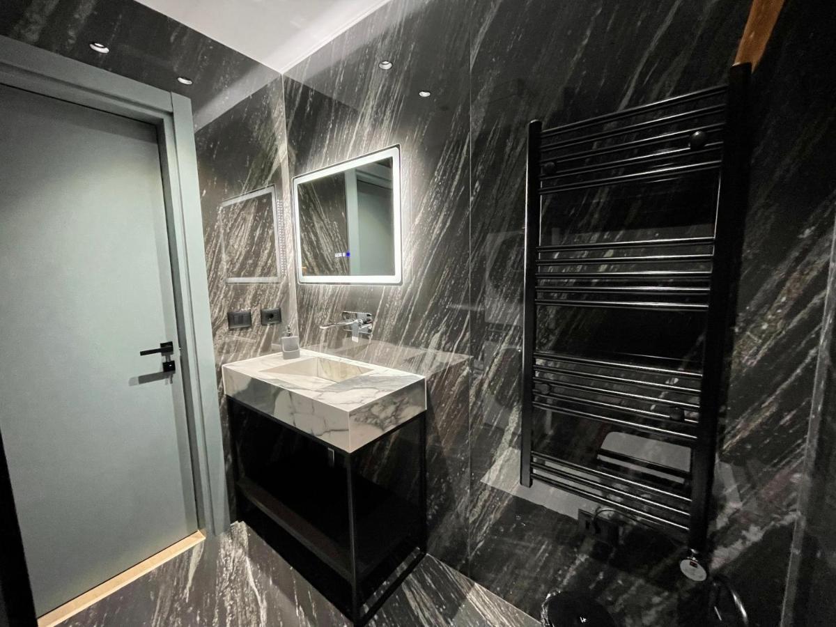 Queens Luxury Apartments Tiranë Ngoại thất bức ảnh