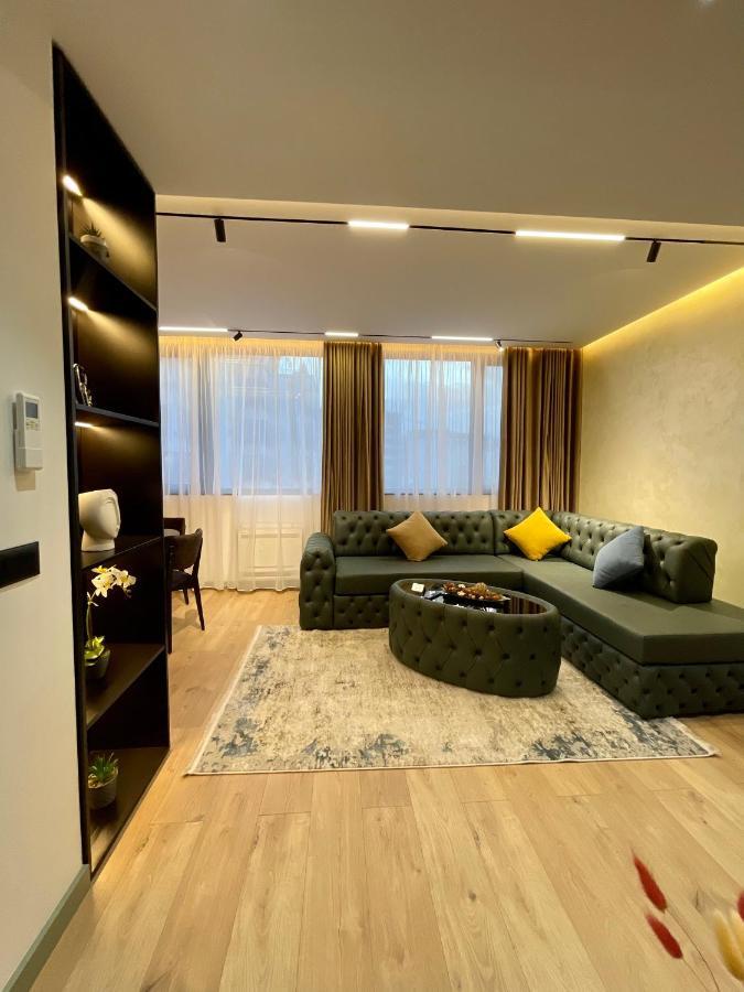 Queens Luxury Apartments Tiranë Ngoại thất bức ảnh