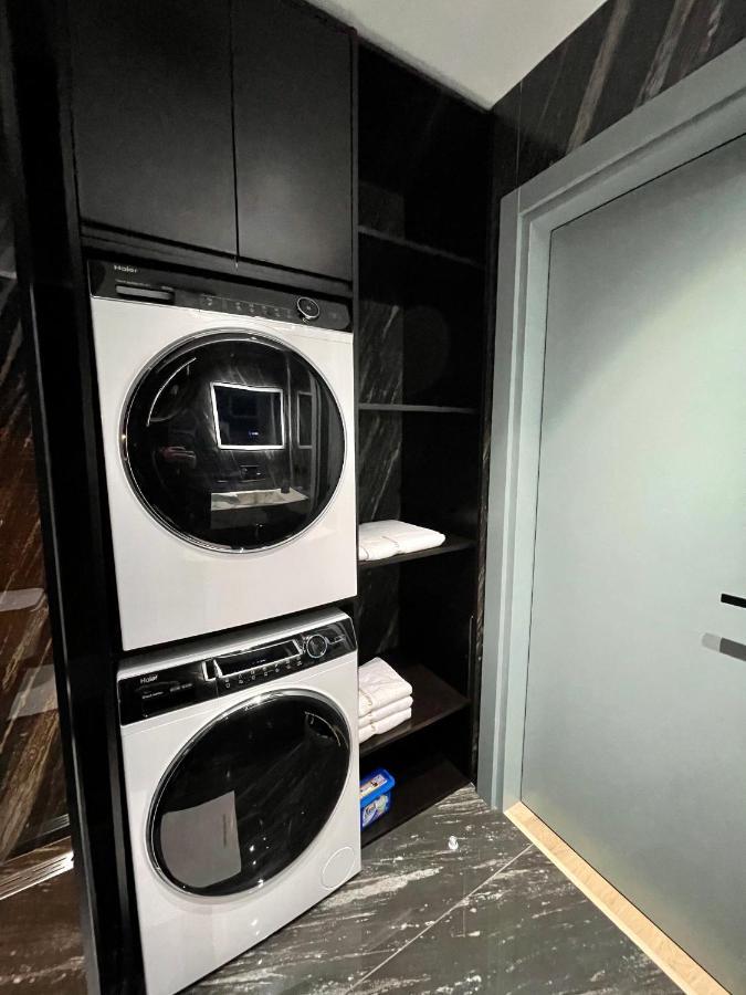 Queens Luxury Apartments Tiranë Ngoại thất bức ảnh