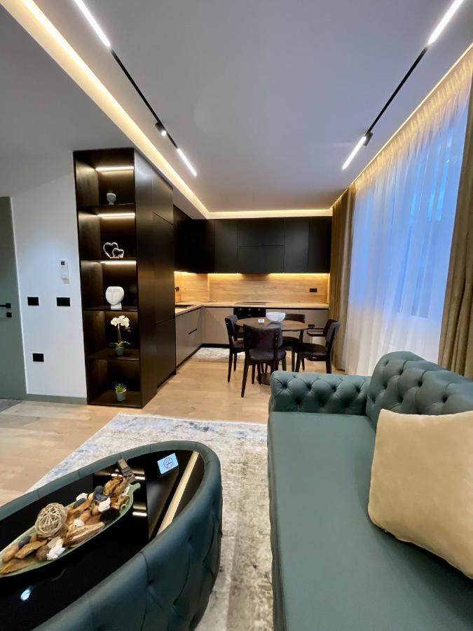 Queens Luxury Apartments Tiranë Ngoại thất bức ảnh