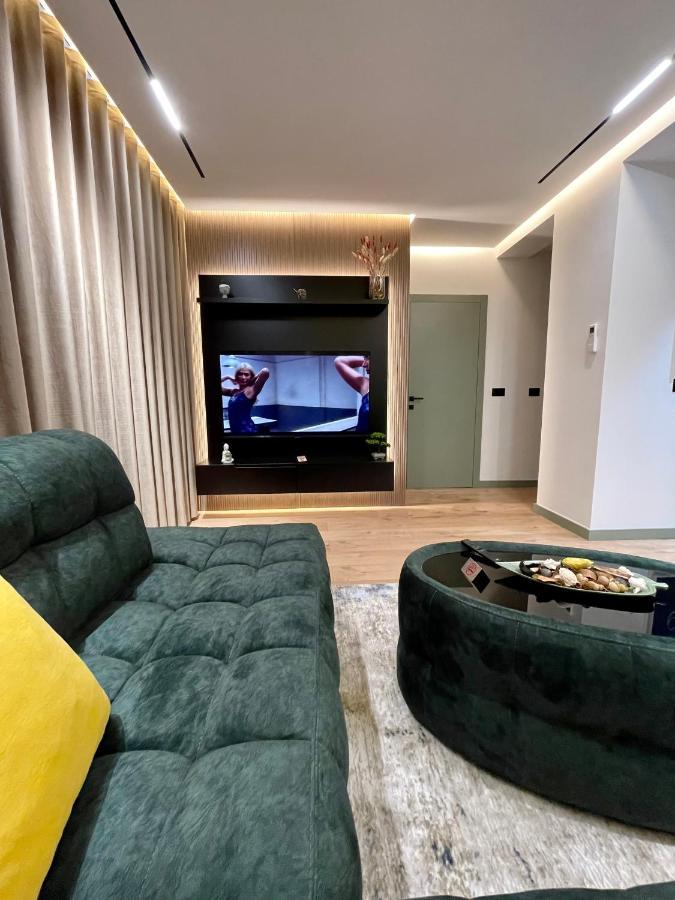 Queens Luxury Apartments Tiranë Ngoại thất bức ảnh