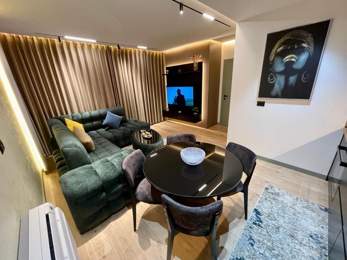 Queens Luxury Apartments Tiranë Ngoại thất bức ảnh