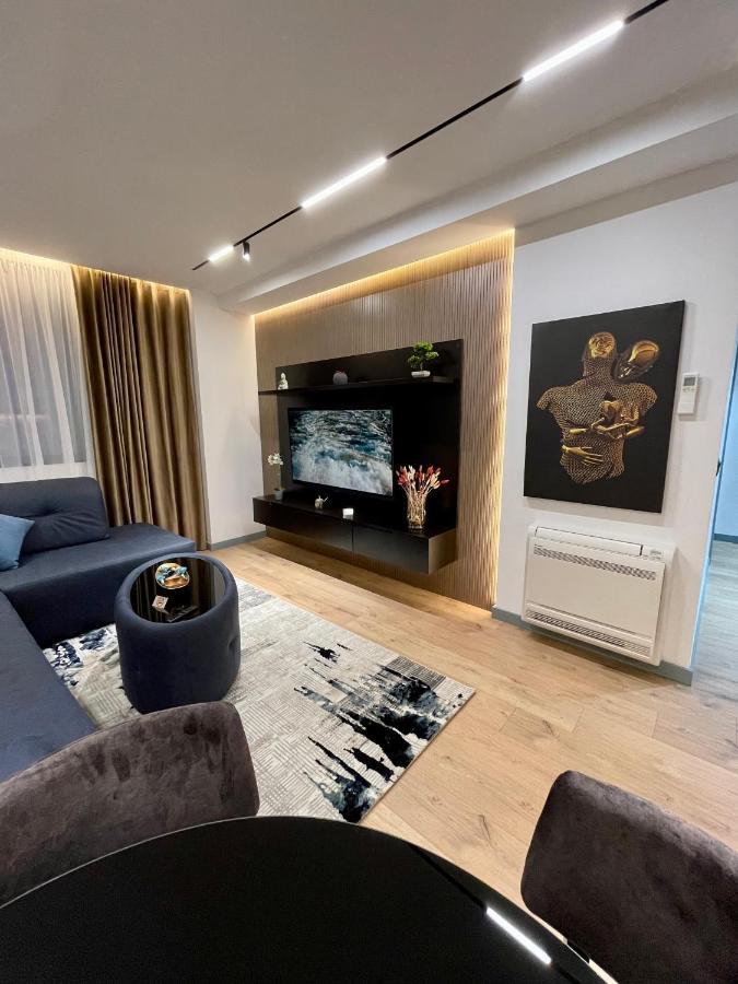 Queens Luxury Apartments Tiranë Ngoại thất bức ảnh