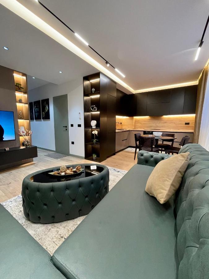 Queens Luxury Apartments Tiranë Ngoại thất bức ảnh