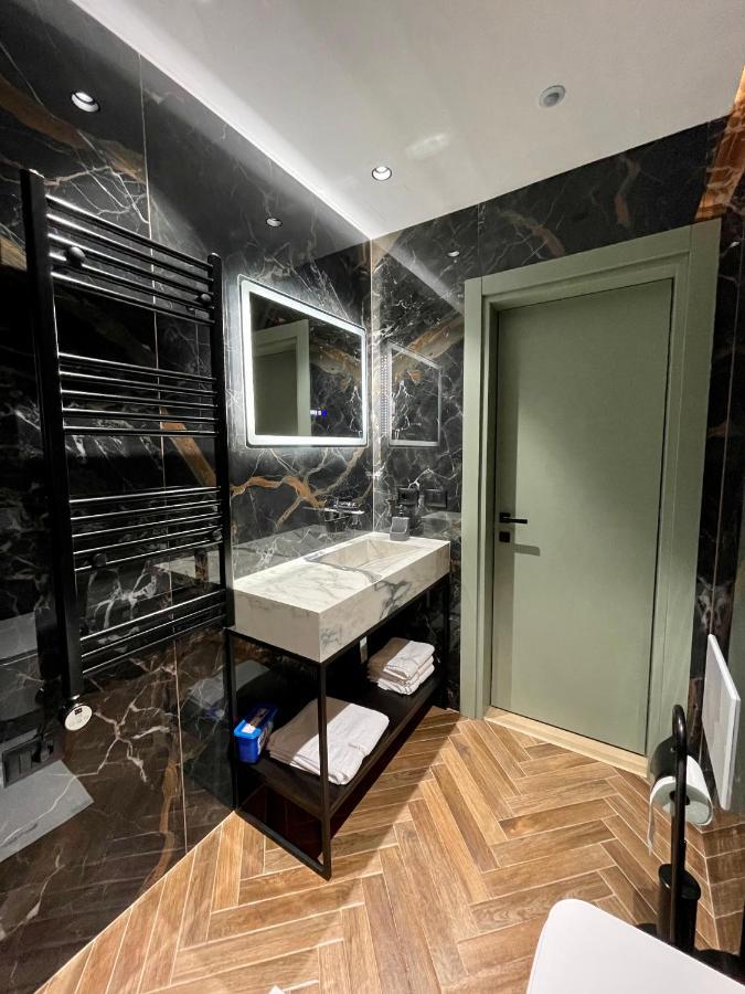 Queens Luxury Apartments Tiranë Ngoại thất bức ảnh