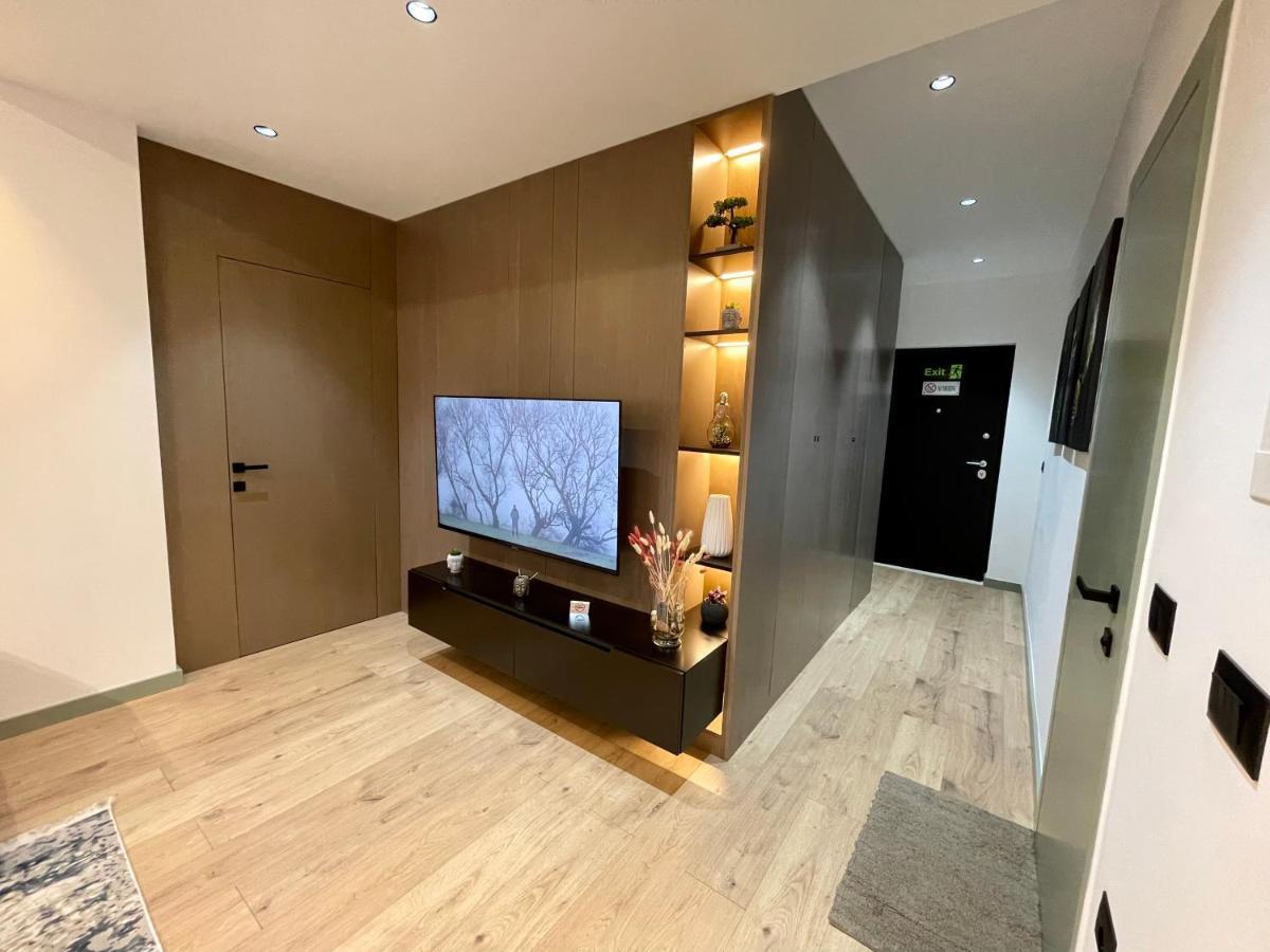 Queens Luxury Apartments Tiranë Ngoại thất bức ảnh