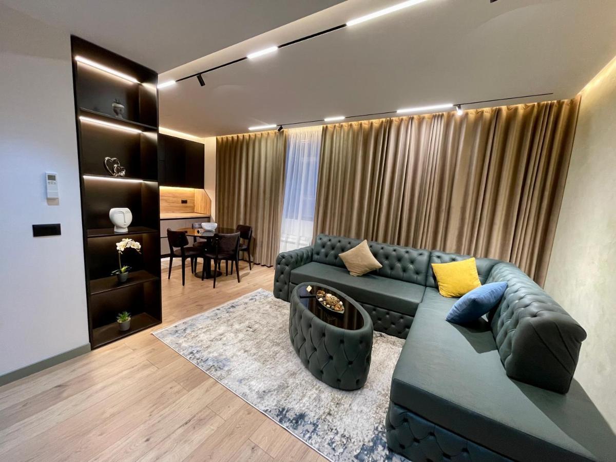 Queens Luxury Apartments Tiranë Ngoại thất bức ảnh