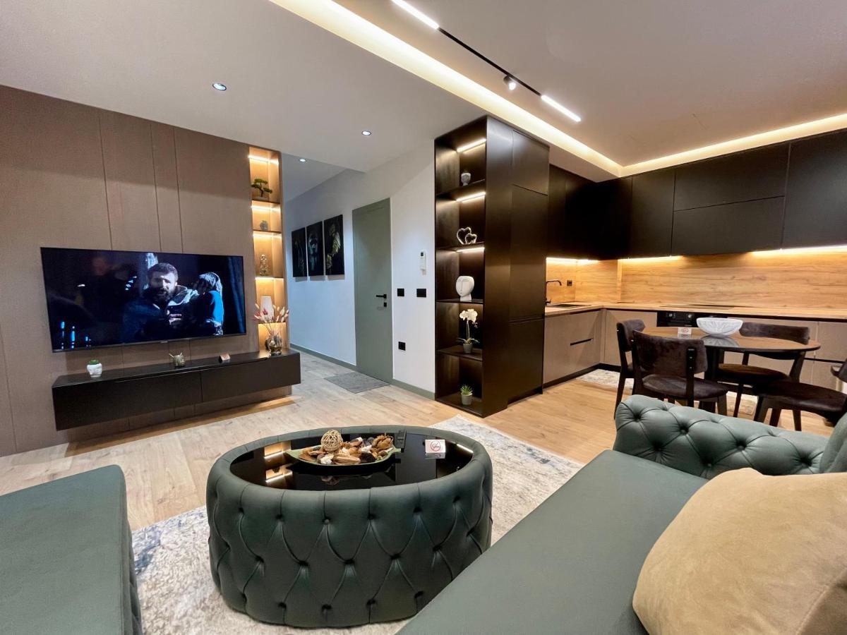 Queens Luxury Apartments Tiranë Ngoại thất bức ảnh