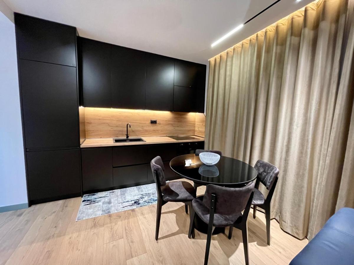 Queens Luxury Apartments Tiranë Ngoại thất bức ảnh