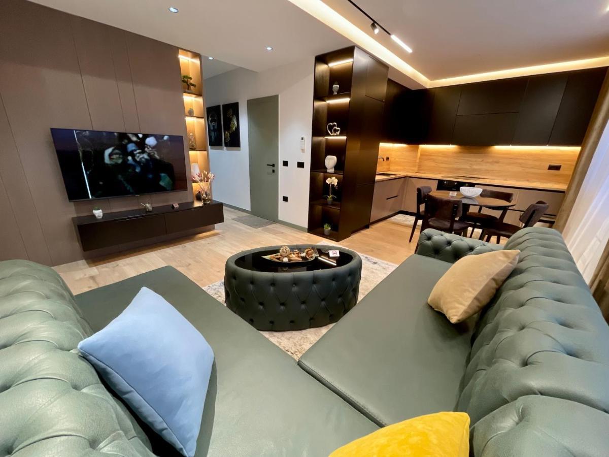 Queens Luxury Apartments Tiranë Ngoại thất bức ảnh