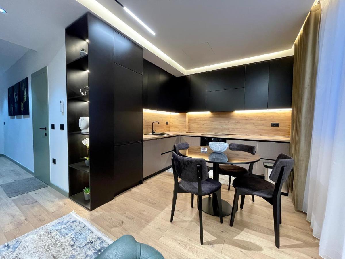 Queens Luxury Apartments Tiranë Ngoại thất bức ảnh