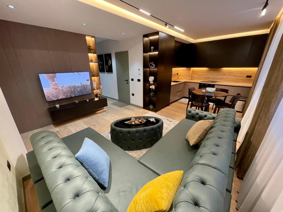 Queens Luxury Apartments Tiranë Ngoại thất bức ảnh