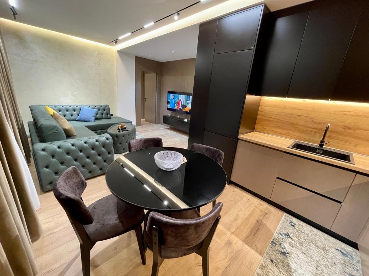 Queens Luxury Apartments Tiranë Ngoại thất bức ảnh